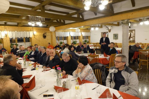 Pri planinskem orlu se nas je zbralo kar precej...
