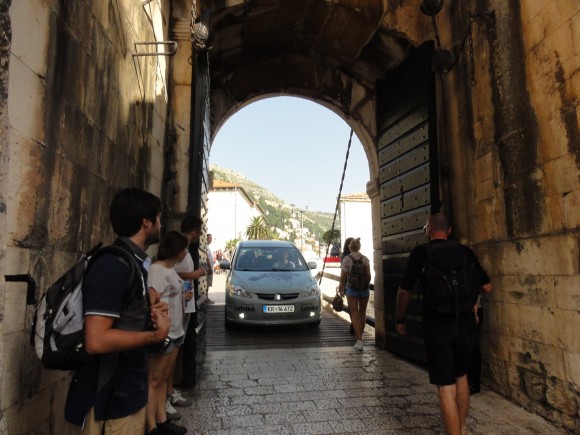 Metron 7 prihaja v stari Dubrovnik